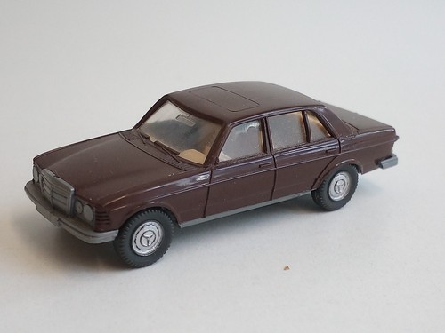 Mercedes 240 braun - d, (w123)